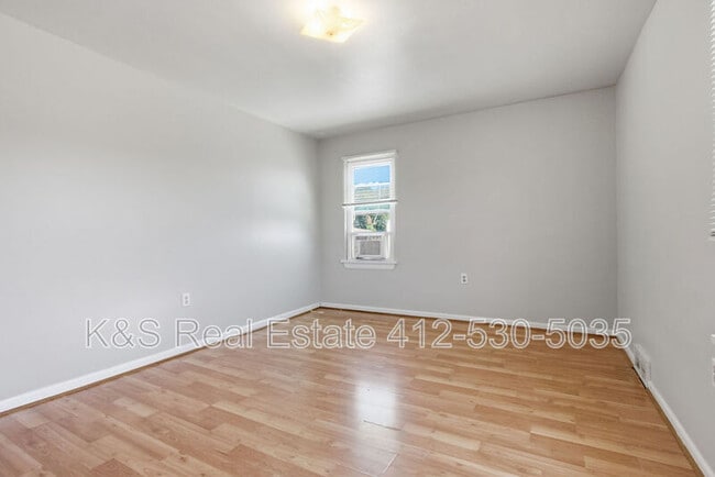 Building Photo - 433 28th St