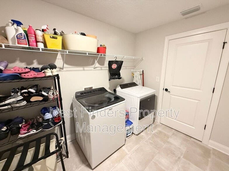 Building Photo - 676 Natureland Cir
