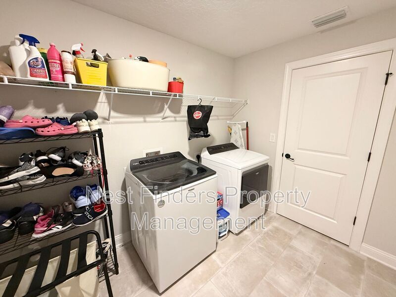 Building Photo - 676 Natureland Cir
