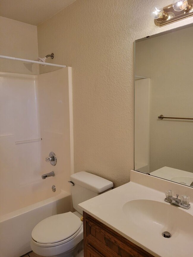 Building Photo - 4 BR 2 Bath Next to Harker Heights Communi...