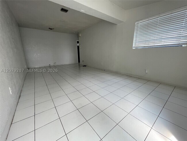 Building Photo - 2105 Monroe St
