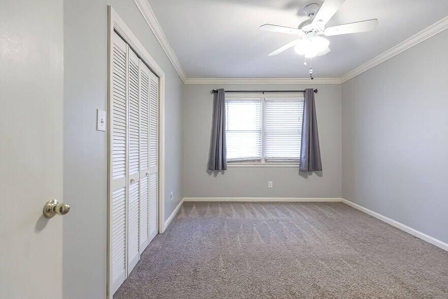 Building Photo - 5415 Speir St