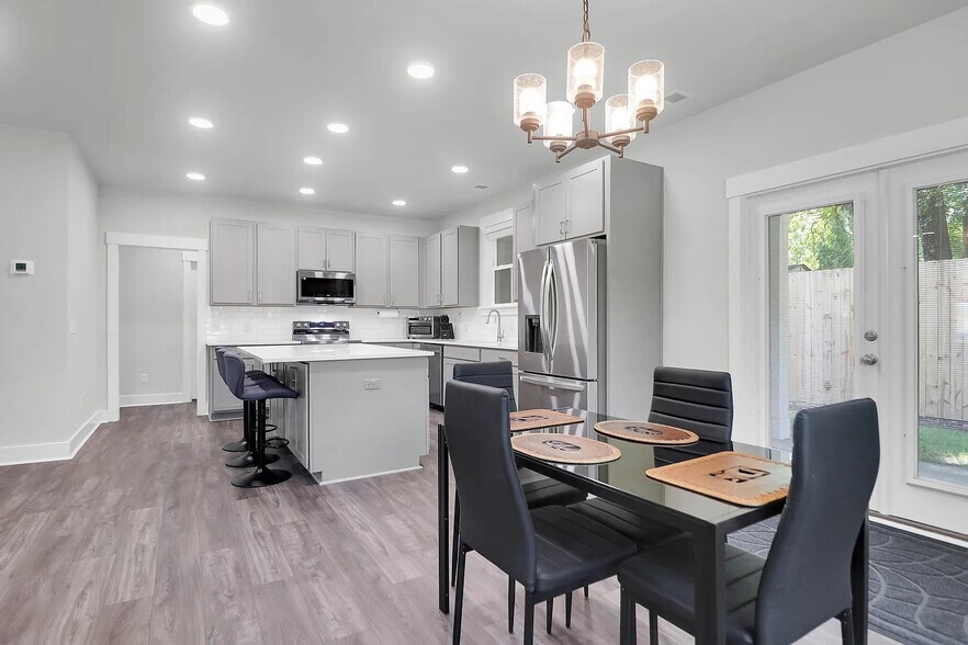 Building Photo - 2755 Tyler St