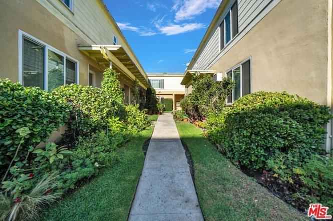 Primary Photo - 5804 San Vicente Blvd