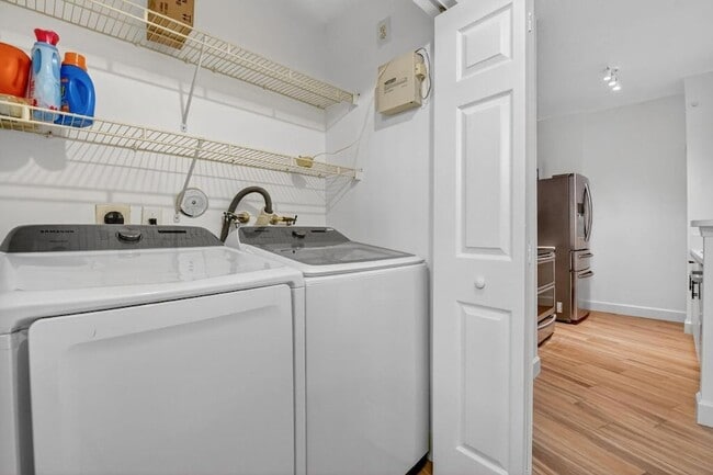 Building Photo - 630 S Sapodilla Ave