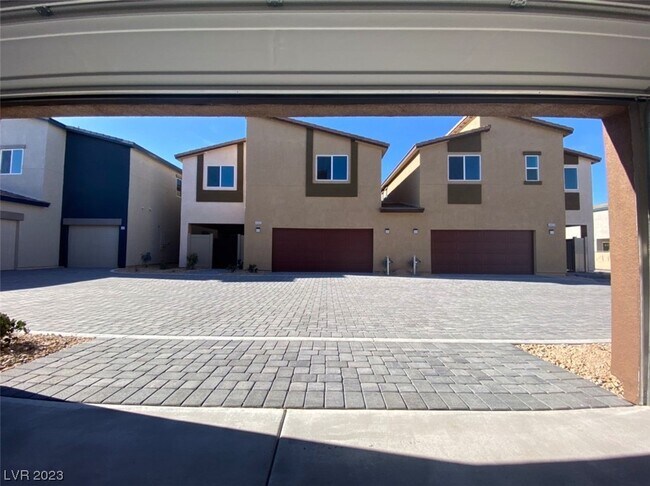 Building Photo - 4451 Sapphire Moon Ave