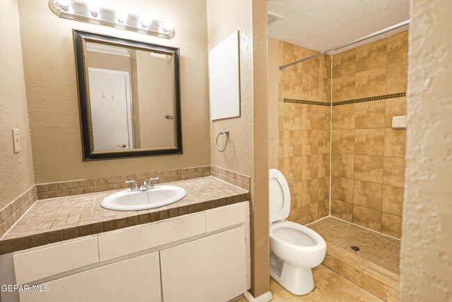 Building Photo - 4433 N Stanton St