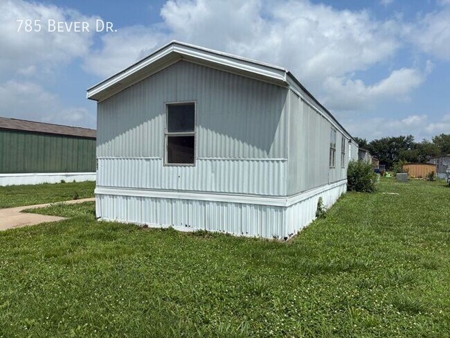 Building Photo - 785 N Bever Dr