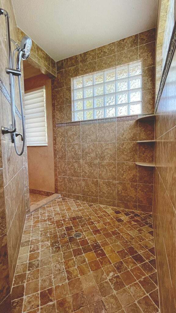 Building Photo - 9843 Vía Amati