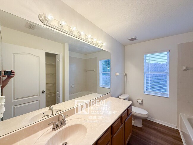 Building Photo - 9505 Wellstone Dr