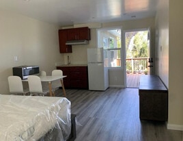 Building Photo - 316 Juanita Ave