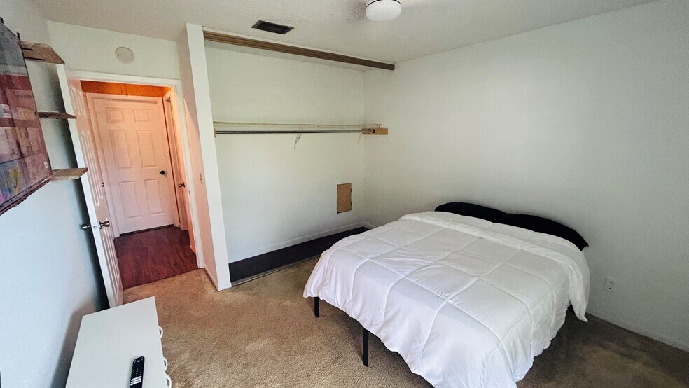 Building Photo - 6903 El Centro Ct