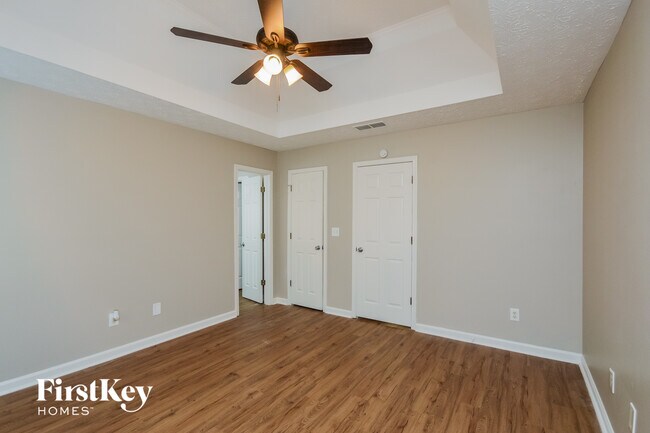 Building Photo - 220 Lakefront Dr