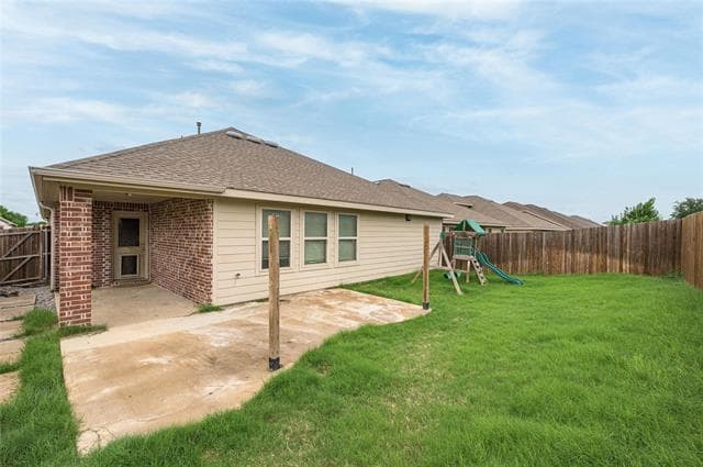 Building Photo - 903 Spruce Ln