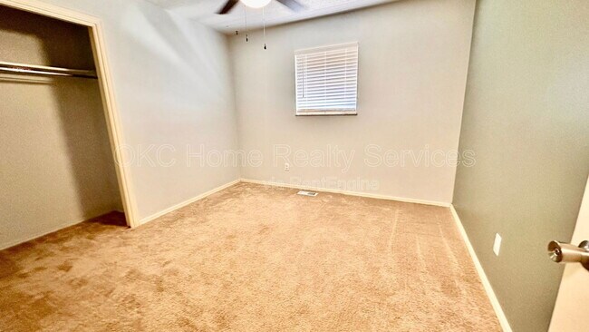 Building Photo - 12109 Camelot Dr