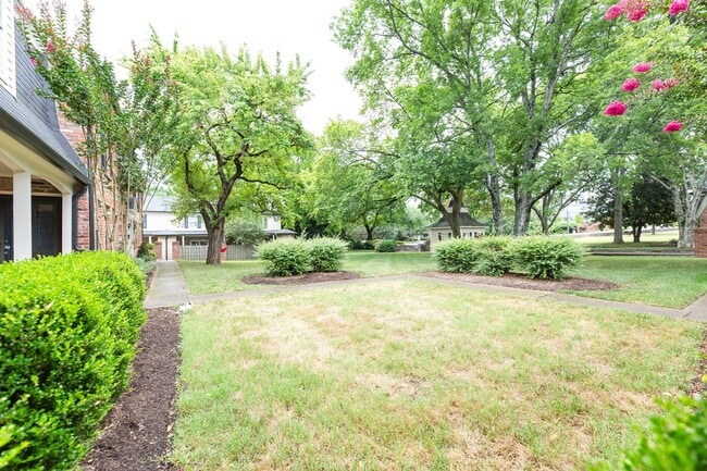 Building Photo - Green Hills Condo in the Georgetown