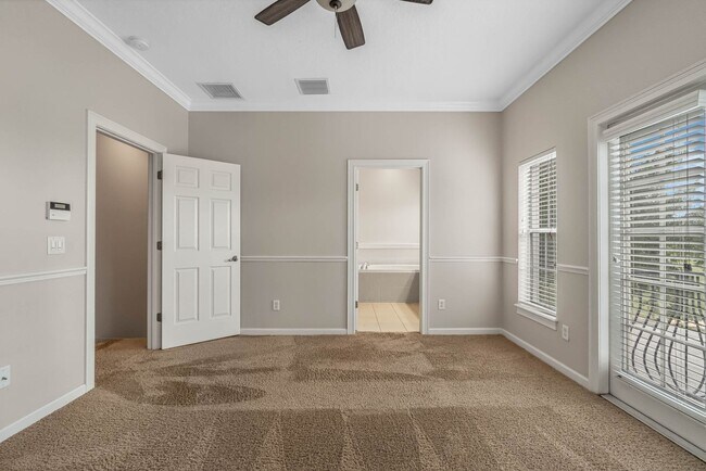 Building Photo - Around the Corner to Avalon Park Towncente...