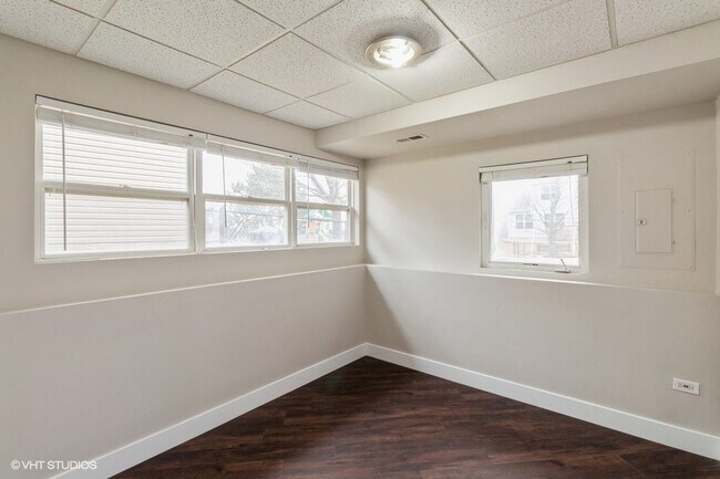Building Photo - 2781 Hillsboro Ln