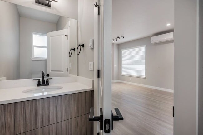 Building Photo - Beautiful Home in CDA for Rent