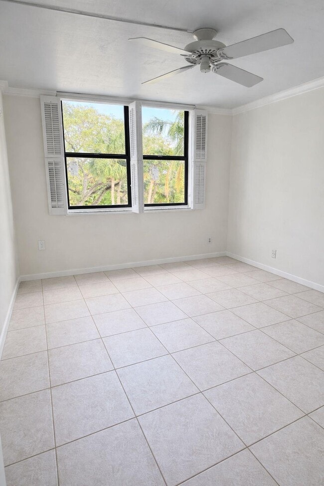 Building Photo - 3800 N Hills Dr