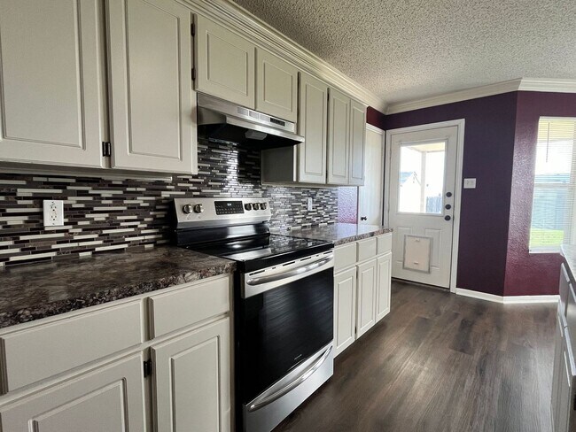 Building Photo - 4509 Lloyd Dr