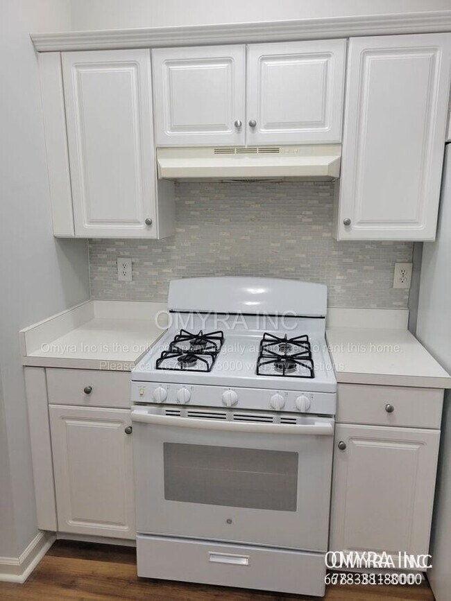 Building Photo - 3001 Rosebrook Dr