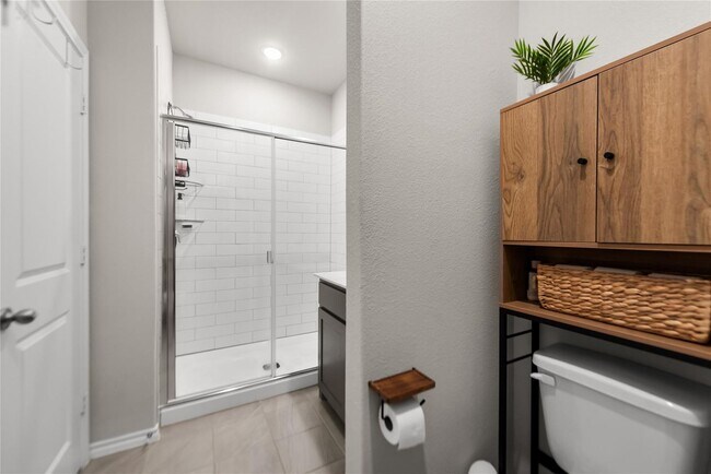 Building Photo - Beautiful and Modern 2-Story Home in Richland Hills!