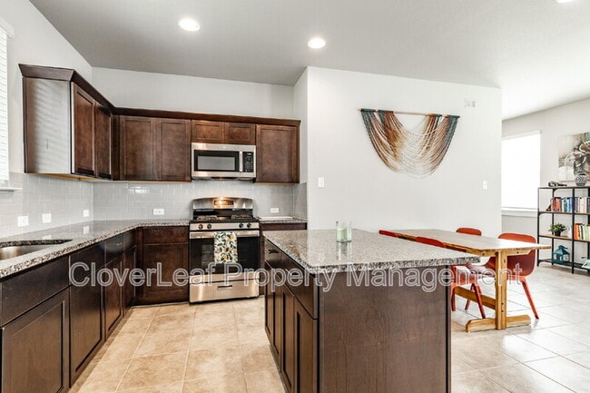 Building Photo - 412 Hortus Dr