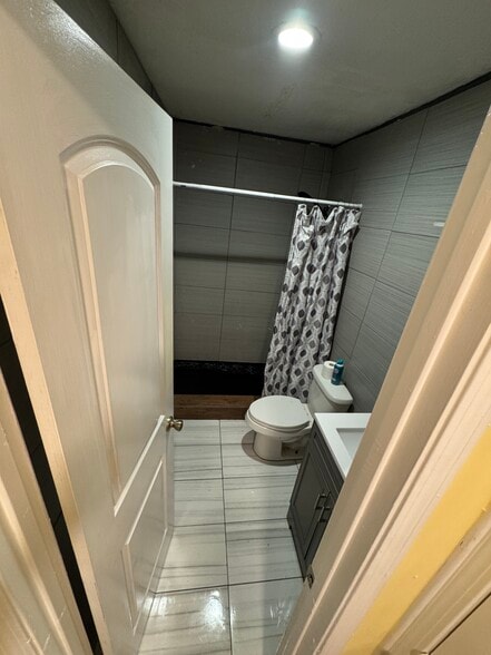 Building Photo - 1863 Nekoma Ct