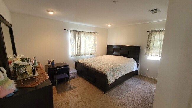 Building Photo - 2422 Pointe Pkwy