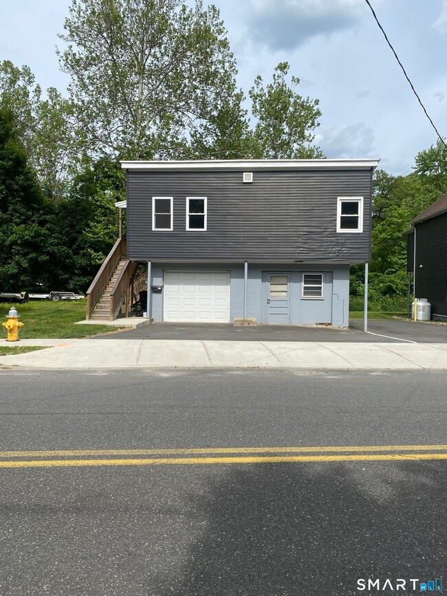 Building Photo - 11-13Un11 Railroad Ave