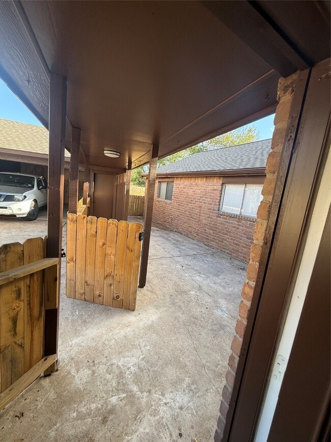 Building Photo - 15715 Rolling Timbers Dr