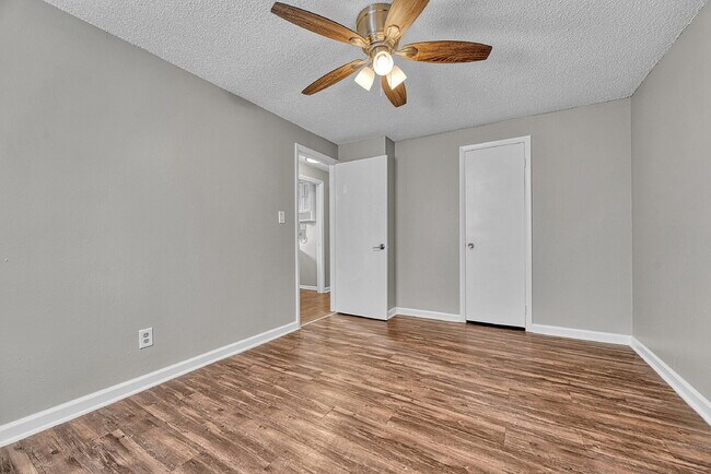 Building Photo - $1,395 — 2 bed, 1 bath renovated basement ...