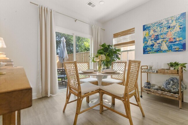 Building Photo - 2042 Delaware Ave