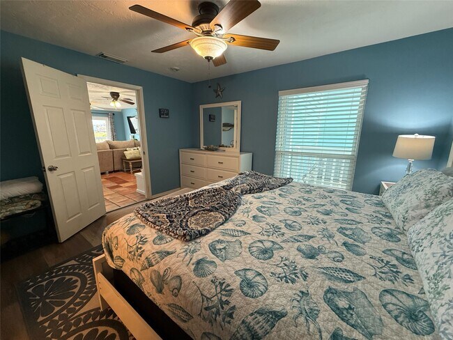 Building Photo - 500 Tiki Dr