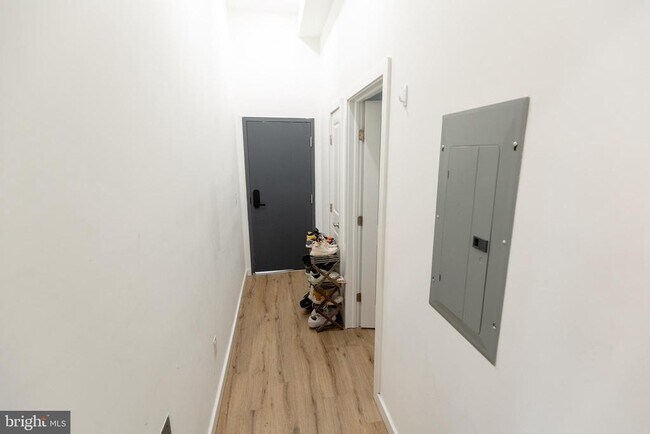 Building Photo - 3945 Lancaster Ave