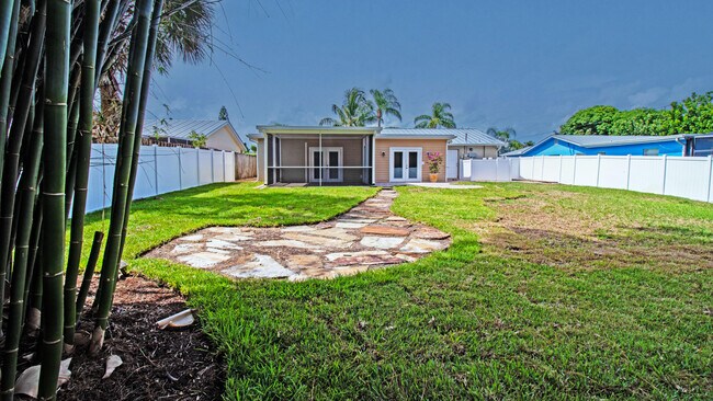 Building Photo - 8804 SE Jardin St