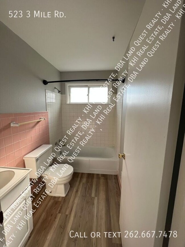 Building Photo - 523 3 Mile Rd