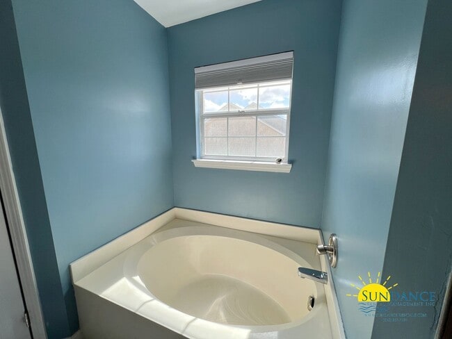 Building Photo - Smart & Solar-Powered South Crestview Home Near Duke Field & Eglin AFB