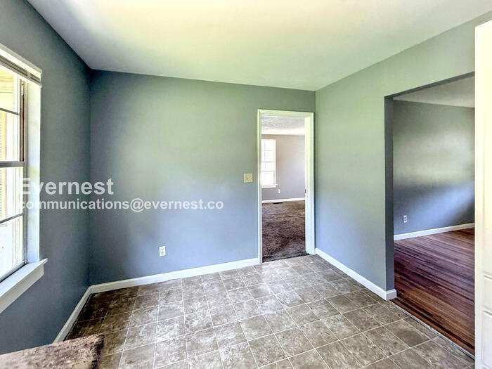 Building Photo - 2907 Lakeside Dr