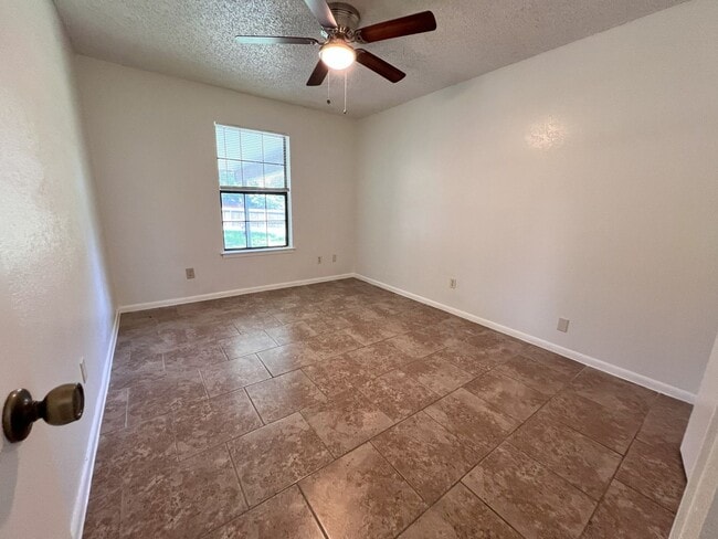 Building Photo - Charming 3-Bedroom Home for Rent in Harker...