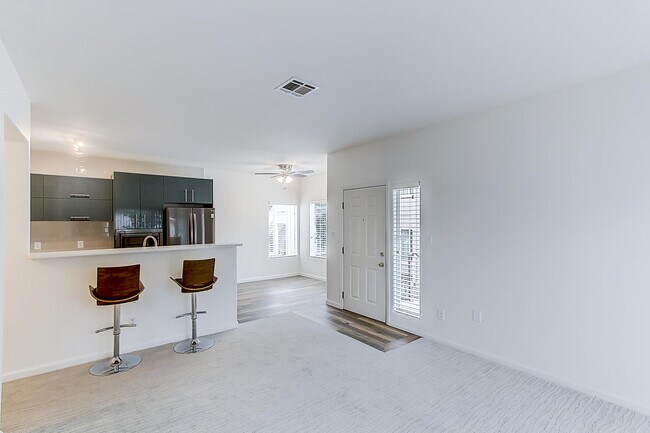 Building Photo - 8381 Pebble Creek Way