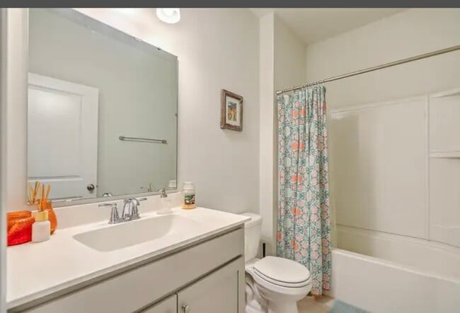 Building Photo - 405 Bering Ln