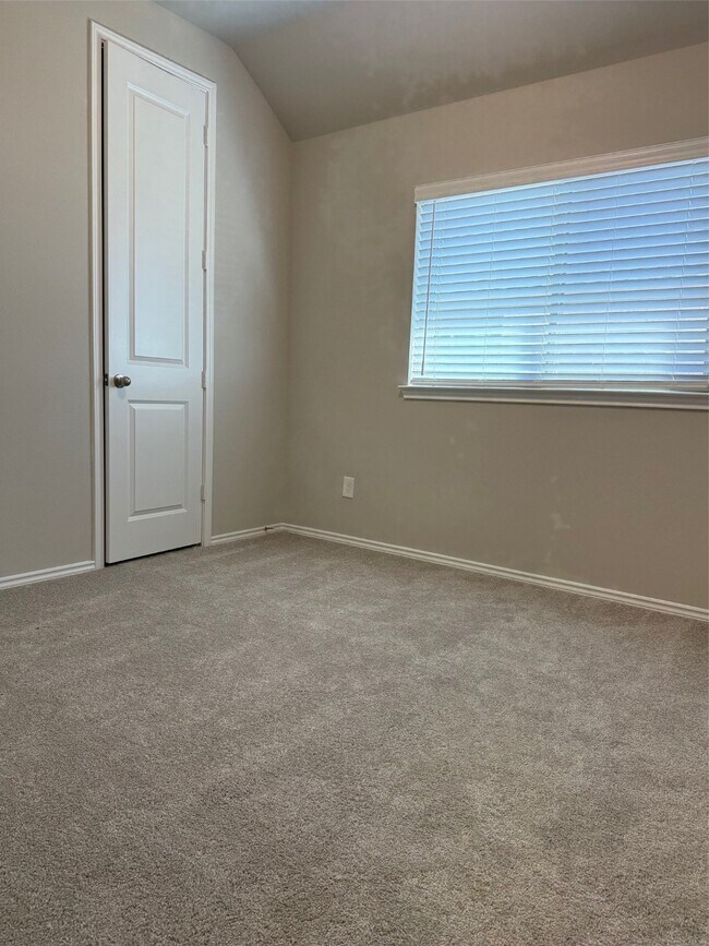 Building Photo - 5207 Maple Wood Dr