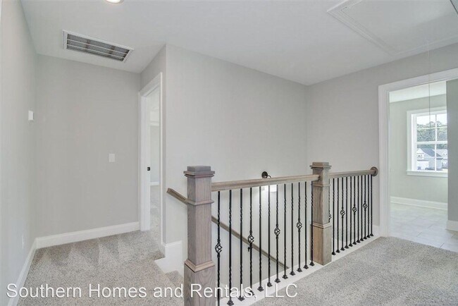 Building Photo - 4 br, 2.5 bath House - 302 Huntley Loop