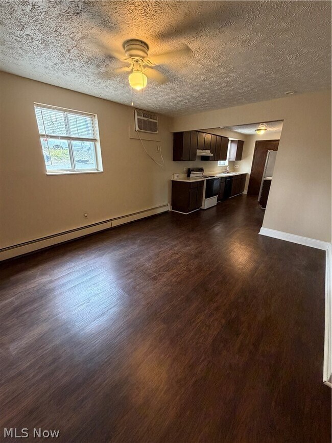 Building Photo - 21 Wayne St SE