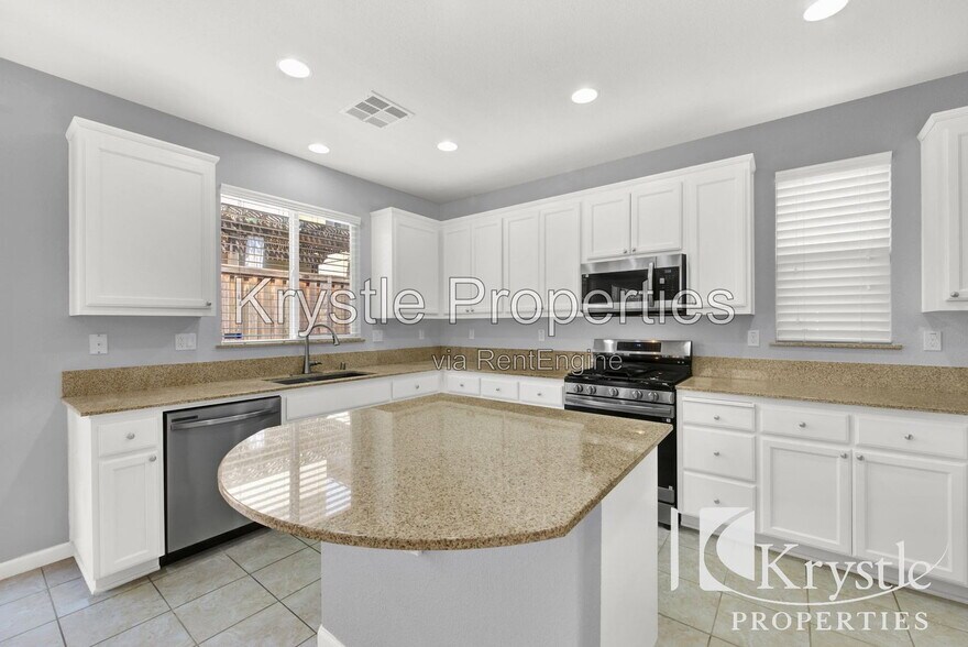 Building Photo - 1649 Roma Dr