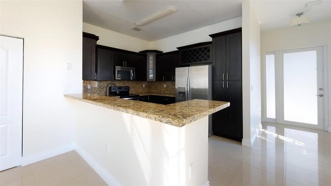 Building Photo - 632 NE 20th St