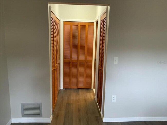 Building Photo - 2067 Red Cedar Ln