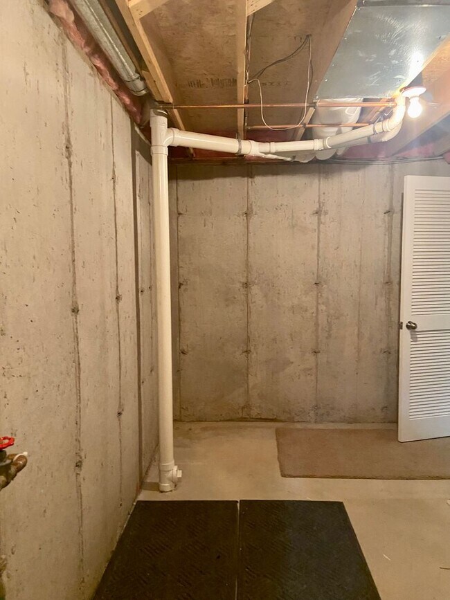 Building Photo - Rental